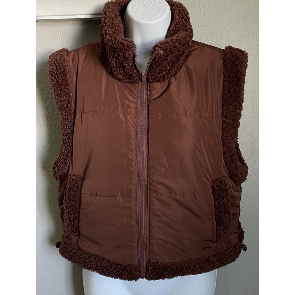 Cotton on Reversable Vest Womens Size Medium Burgundy Body Puffer Fleece Jacket